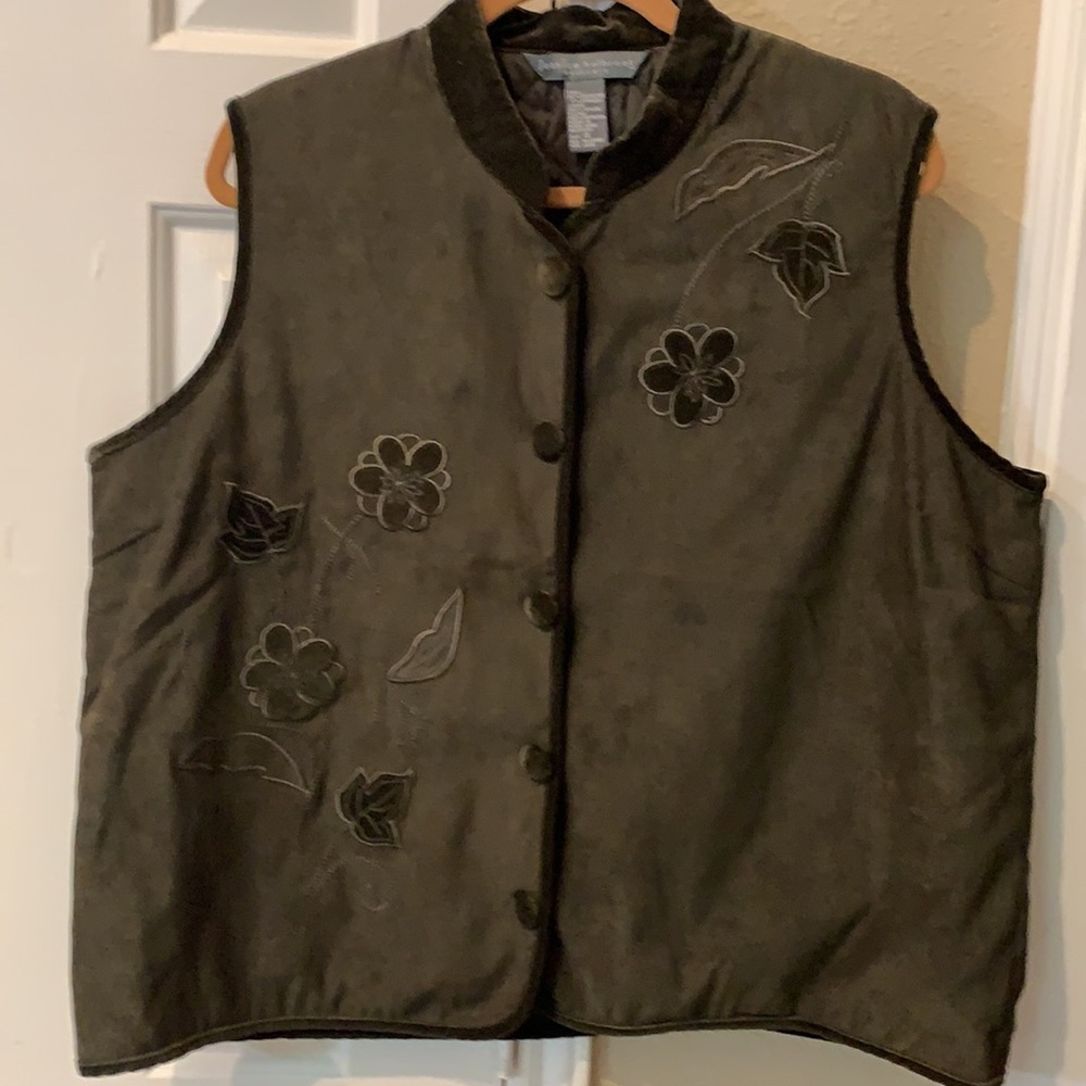 ✅JESSICA HOLBROOK EMBROIDERED VEST. SIZE 1X